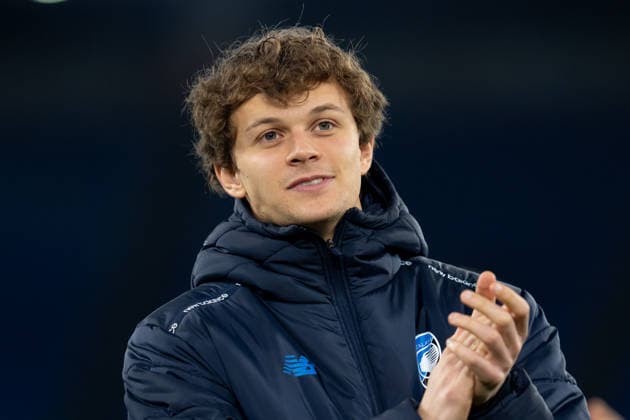 SS Lazio v Atalanta BC - Serie A Enilive Giorgio Scalvini of Atalanta BC greets the fans during the serie Serie A Enilive match between SS Lazio and Atalanta BC at Olimpico on February 14, 2026 in Rome, Italy Rome Stadio Olimpico Lazio Italy Copyright: xGiuseppexMaffiax 260214_SerieA_Lazio-Atalanta_GM_02893