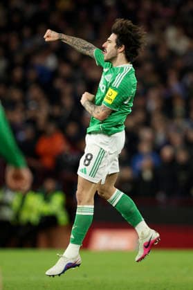 Aston Villa v Newcastle United - Emirates FA Cup Fourth Round Sandro Tonali of Newcastle United celebrates equalizing goal during the Emirates FA Cup Fourth Round match between Aston Villa and Newcastle United on February 14, 2026 in Birmingham, England. WARNING! This Photograph May Only Be Used For Newspaper And Or Magazine Editorial Purposes. May Not Be Used For Publications Involving 1 player, 1 Club Or 1 Competition Without Written Authorisation From Football DataCo Ltd. For Any Queries, Please Contact Football DataCo Ltd on +44 (0) 207 864 9121 Birmingham Villa Park England United Kingdom Copyright: xAllstarxPicturexLibraryxLtdx