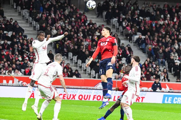 FOOTBALL : Lille OSC vs Stade Brestois - Ligue 1 - JournÃ e 22 - 14 02 2026 Matias Fernandez-Pardo (Lille OSC) Junior Diaz (Stade Brestois) LilleFrance  Copyright: xBaptistexAutissierx