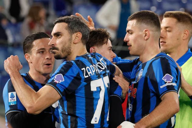 February 14, 2026, Rome, ITALY: Atalanta s Nicola Zalewski (C) celebrates with teammates after scoring during the Italian Serie A soccer match between Lazio and Atalanta at the Olimpico stadium in Rome, Italy, 14 February 2026. ANSA FABIO FRUSTACI. Serie A: Lazio Vs Atalanta  - ZUMAa110 20260214_zaf_a110_057 Copyright: xFabioxFrustacix