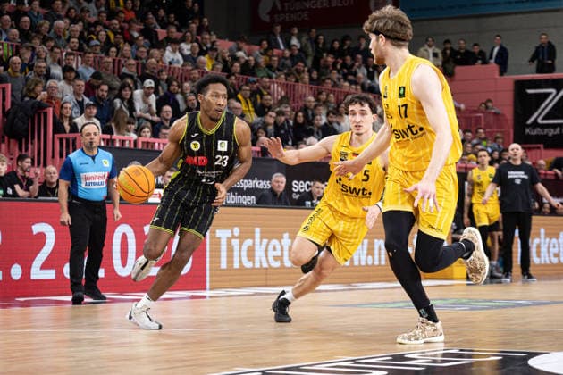 Tigers Tuebingen BBC Bayreuth, Men, 2 Bundesliga, Barmer 2 Basketball Bundesliga, pro A, 23 Matchday, Season 2025 2026, 14 02 2026 Kevaughn Allen BBC Bayreuth, 23 against Kaya Bayram Tigers Tuebingen, 05 and Lukas Milner Tigers Tuebingen, 17