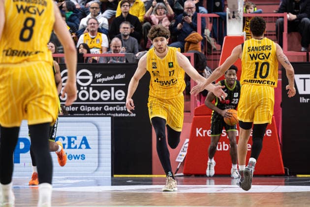 Tigers Tuebingen BBC Bayreuth, Herren, 2 Bundesliga, Barmer 2 Basketball Bundesliga, pro A, 23 Spieltag, Spielzeit 2025 2026, 14 02 2026 Lukas Milner Tigers Tuebingen, 17 kats Isaiah Sanders Tigers Tuebingen, 10