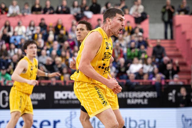 Tigers Tuebingen BBC Bayreuth, Herren, 2 Bundesliga, Barmer 2 Basketball Bundesliga, pro A, 23 Spieltag, Spielzeit 2025 2026, 14 02 2026 Till Joscha Joenke Tigers Tuebingen, 26 shouts and cheers to his own bench