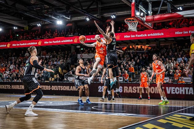 1 Basketball Bundesliga, easyCredit BBL, Season 2025 2026, Men, Main Round, Matchday 20, 14 02 2026, RASTA Vechta ratiopharm Ulm Tommy Kuhse 12 RASTA Vechta at the basket Vechta RASTA Dome Lower Saxony Germany