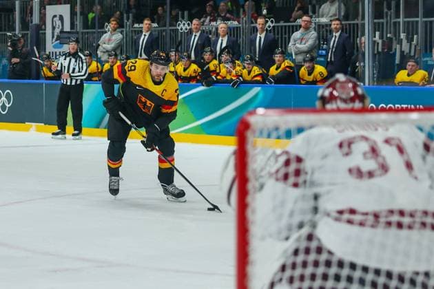 Leon Draisaitl (GER) Eishockey Männer am 14.02.2026 Deutschland vs. Lettland - Vorrunde - Gruppe C bei den Olympischen Winterspielen Mailand (Milano Cortina) in Mailand, Italien. Mailand Milano Rho Ice hockey, Eishockey Arena Lombardei Italien *** Leon Draisaitl GER Ice Hockey Men on 14 02 2026 Germany vs Latvia Preliminary Round Group C at the Olympic Winter Games Milan Milano Cortina in Milan, Italy Milan Milano Rho Ice Hockey Arena Lombardy Italy