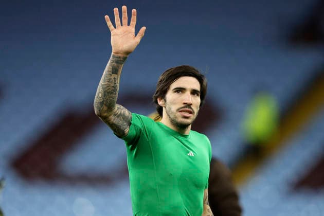 Aston Villa v Newcastle United - Emirates FA Cup Fourth Round Sandro Tonali of Newcastle United waves at fans after winning the Emirates FA Cup Fourth Round match between Aston Villa and Newcastle United on February 14, 2026 in Birmingham, England. WARNING! This Photograph May Only Be Used For Newspaper And Or Magazine Editorial Purposes. May Not Be Used For Publications Involving 1 player, 1 Club Or 1 Competition Without Written Authorisation From Football DataCo Ltd. For Any Queries, Please Contact Football DataCo Ltd on +44 (0) 207 864 9121 Birmingham Villa Park England United Kingdom Copyright: xAllstarxPicturexLibraryxLtdx