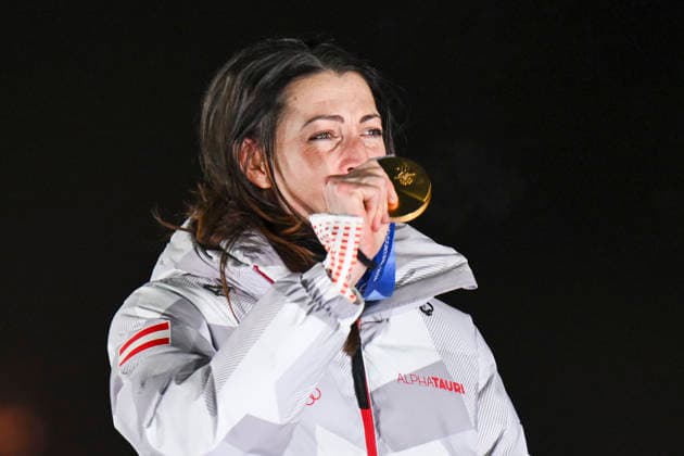 OLYMPICS - Winter Olympic Games, Olympische Spiele, Olympia, OS Milano Cortina 2026 CORTINA D AMPEZZO,ITALY,14.FEB.26 - OLYMPICS, SKELETON - Winter Olympic Games Milano Cortina 2026, women, medal ceremony. Image shows the rejoicing of Janine Flock (AUT).  GEPAxpictures xAlexanderxSolc