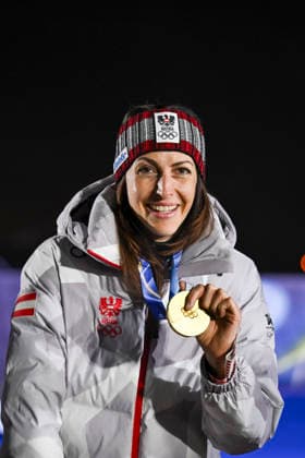 OLYMPICS - Winter Olympic Games, Olympische Spiele, Olympia, OS Milano Cortina 2026 CORTINA D AMPEZZO,ITALY,14.FEB.26 - OLYMPICS, SKELETON - Winter Olympic Games Milano Cortina 2026, women, medal ceremony. Image shows the rejoicing of Janine Flock (AUT).  GEPAxpictures xAlexanderxSolc
