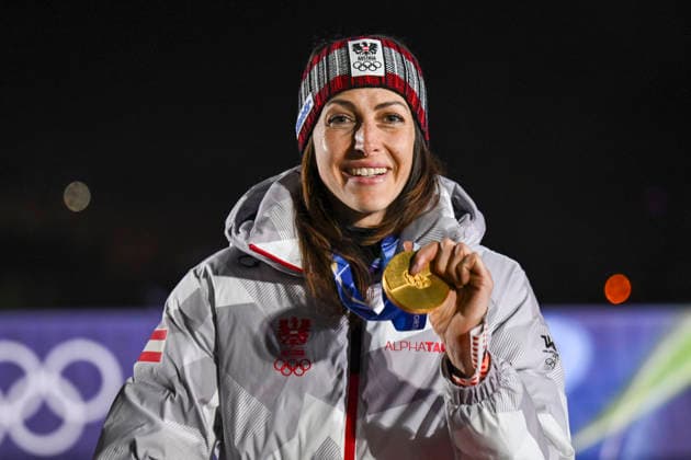 OLYMPICS - Winter Olympic Games, Olympische Spiele, Olympia, OS Milano Cortina 2026 CORTINA D AMPEZZO,ITALY,14.FEB.26 - OLYMPICS, SKELETON - Winter Olympic Games Milano Cortina 2026, women, medal ceremony. Image shows the rejoicing of Janine Flock (AUT).  GEPAxpictures xAlexanderxSolc