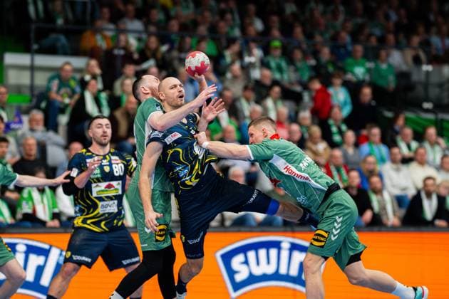14 02 2026 Handball, 2025 2026, 1 Bundesliga, 21 Matchday, GWD Minden Rhein Neckar Löwen L R Alexander Weck Minden , Lukas Sandell Löwen , Karolis Antanavicius Minden