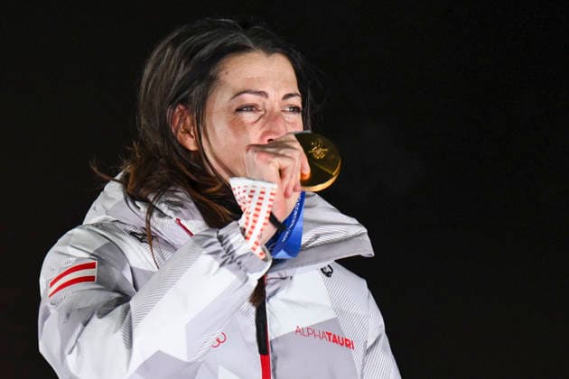 OLYMPICS - Winter Olympic Games, Olympische Spiele, Olympia, OS Milano Cortina 2026 CORTINA D AMPEZZO,ITALY,14.FEB.26 - OLYMPICS, SKELETON - Winter Olympic Games Milano Cortina 2026, women, medal ceremony. Image shows the rejoicing of Janine Flock (AUT).  GEPAxpictures xAlexanderxSolc