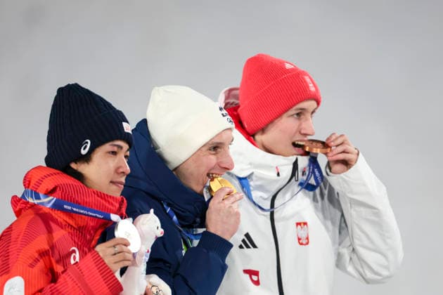 OLYMPICS - Winter Olympic Games, Olympische Spiele, Olympia, OS Milano Cortina 2026 PREDAZZO,ITALY,14.FEB.26 - OLYMPICS, Ski jumping, Skispringen, Ski, nordisch - Winter Olympic Games Milano Cortina 2026, large hill, men, medal ceremony. Image shows Ren Nikaido (JPN), Domen Prevc (SLO) and Kacper Tomasiak (POL).  GEPAxpictures xMatthiasxTrinkl