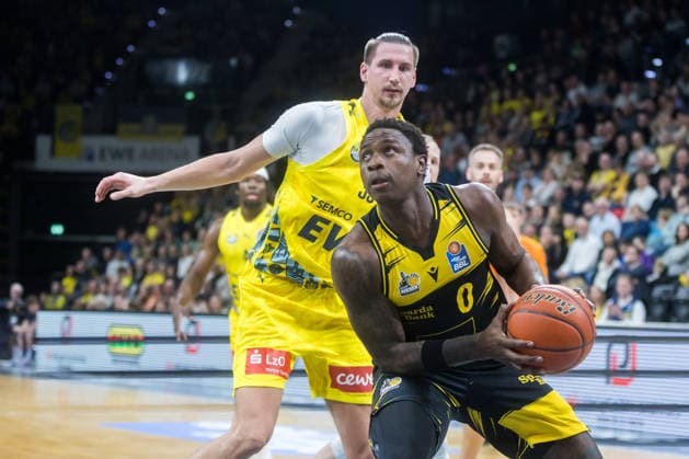 Oldenburg, Lower Saxony, DEU, 14 02 2026, Babacar Sane MHP Riesen Ludwigsburg and Tomislav Zubcic EWE Baskets Oldenburg EWE Baskets Oldenburg vs MHP Riesen Ludwigsburg Basketball 1 Basketball Bundesliga Season 2025 2026, Matchday 20, Grosse EWE Arena EWE Baskets Oldenburg vs MHP Riesen Ludwigsburg www.andreas-burmann.de