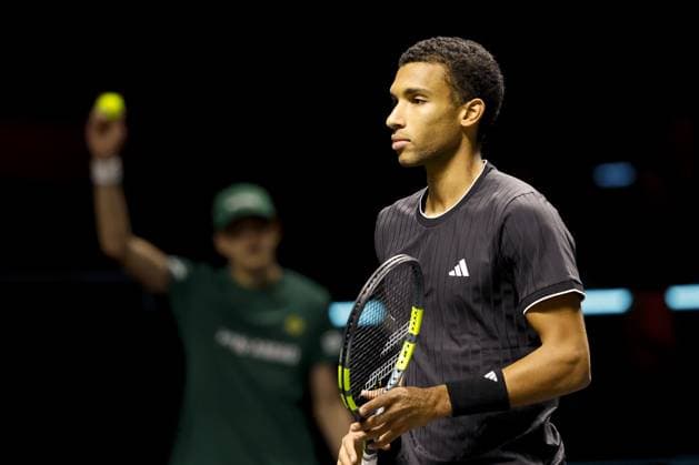 ROTTERDAM - Felix Auger-Aliassime (Canada) in action against Alexander Bublik (Kazakhstan) during the quarterfinals on the fifth day of the ABN AMRO tennis tournament in Ahoy Rotterdam. BAS CZERWINSKI ANP xVIxANPxSportx xxANPxIVx 550700841 originalFilename: 550700841.jpg