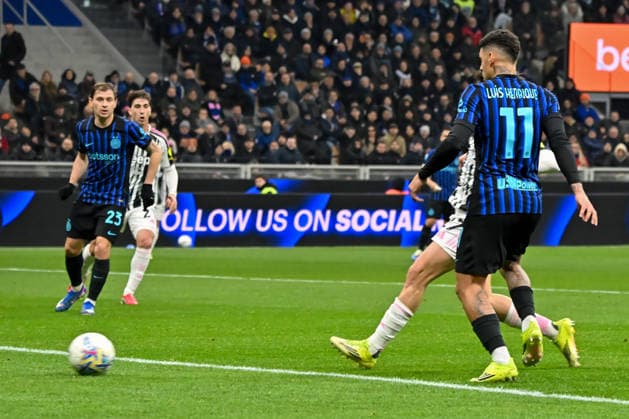Andrea Cambiaso gol in the Serie A match between Fc Internazionale and Fc Juventus at the Giuseppe Meazza Stadium in Milano, Italy, on February 14, 2026  Copyright: xAndreaxRosito IPAxSportx xipa-agency.netx xx IPA_71514082 IPA_Agency_IPA71514082