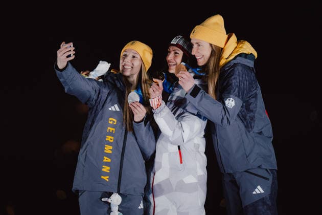 OLYMPICS - Winter Olympic Games, Olympische Spiele, Olympia, OS Milano Cortina 2026 CORTINA D AMPEZZO,ITALY,14.FEB.26 - OLYMPICS, SKELETON - Winter Olympic Games Milano Cortina 2026, women, medal ceremony. Image shows the rejoicing of Susanne Kreher (GER), Janine Flock (AUT) and Jacqueline Pfeifer (GER). Keywords: medal  GEPAxpictures xAlexanderxSolc
