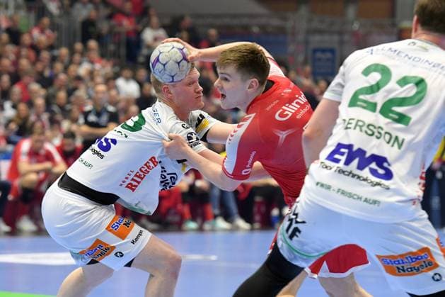 Reynir Thor Stefansson MT Melsungen 19 on the ball , Ymir Oern Gislason Frisch Auf Goeppingen 33 , Erik Persson Frisch Auf Goeppingen 22 , GER, MT Melsungen Frisch Auf Goeppingen, Handball, 1 Bundesliga, Matchday 21, Season 2025 2026, 14 02 2026, GER, MT Melsungen Frisch Auf Goeppingen, Handball, 1 Bundesliga, Matchday 21, Season 2025 2026, 14 02 2026 Kassel Copyright: xEibner-Pressefotox xRolandxSippelx EP_RSL