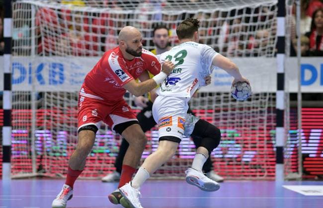 Ole Pxregler Frisch Auf Goeppingen 23 on the ball , Adrian Sipos MT Melsungen 8 , GER, MT Melsungen Frisch Auf Goeppingen, Handball, 1 Bundesliga, 21 Matchday, Season 2025 2026, 14 02 2026, GER, MT Melsungen Frisch Auf Goeppingen, Handball, 1 Bundesliga, 21 Matchday, Season 2025 2026, 14 02 2026 Kassel Copyright: xEibner-Pressefotox xRolandxSippelx EP_RSL