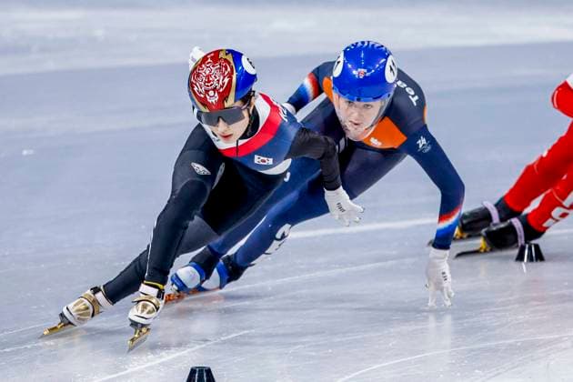 Gilli Kim of Republic of Korea and Michelle Velzeboer of the Netherlands Women s 1000m, Milano Cortina 2026 Winter Olympics: Day 8, Short Track Speed skating, Eisschnelllauf - Milano Cortina 2026 Winter Olympics: Day 8, Milano Speed Skating Stadium, February 14, 2026, Milan, Italy.