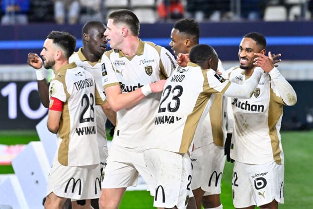 FOOTBALL : Paris FC vs Lens - Ligue 1 - 14 02 2026 Wesley Said ( 22 - Lens ) celebrates with teammates during the Ligue 1 match between Paris FC and RC Lens at Stade Jean Bouin on February 14, 2026 in Paris, France. ( Photo by Federico Pestellini PsnewZ ) - ParisFrance  Copyright: xFedericoxPestellinix