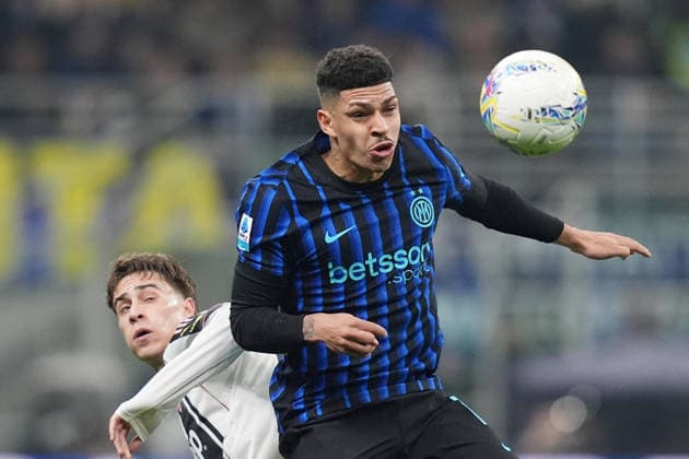 Inter Milan s Luis Henrique fights for the ball with. Juventus Kenan Yildiz during the Serie A soccer match between Inter and Juventus at the San Siro Stadium in Milan , north Italy - Saturday , February 14 , 2025. - Soccer .  Copyright: xSpada LaPressex
