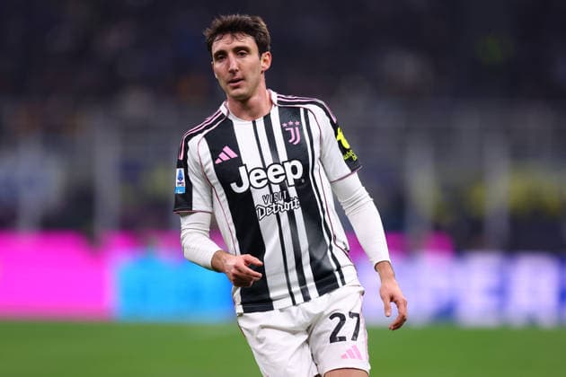 Serie A Fc Internazionale - Juventus Fc Andrea Cambiaso of Juventus Fc looks on during the Serie A match beetween Fc Internazionale and Juventus Fc at Stadio Giuseppe Meazza on February 14 2026 in Milan Italy . Milano Stadio Giuseppe Meazza Italy Copyright: xMarcoxCanonierox
