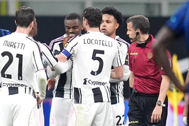 Red card to Juventus Pierre Kalulu during the Serie A soccer match between Inter and Juventus at the San Siro Stadium in Milan , north Italy - Saturday , February 14 , 2025. - Soccer .  Copyright: xSpada LaPressex