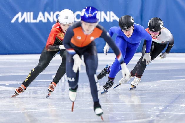 ITALY, MILAN - FEBRUARY 14, 2026: Zhang Chutong of China, Xandra Velzeboer of the Netherlands and Maja Dora Somodi (L-R back) of Hungary compete in the women s 1,000m short-track Speed skating, Eisschnelllauf heats during the 2026 Winter Olympic Games, Olympische Spiele, Olympia, OS at the Milano Ice Skating Arena. Peter Kovalev TASS  88713145