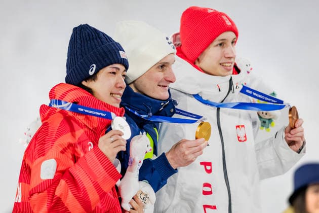 OLYMPICS - Winter Olympic Games, Olympische Spiele, Olympia, OS Milano Cortina 2026 PREDAZZO,ITALY,14.FEB.26 - OLYMPICS, Ski jumping, Skispringen, Ski, nordisch - Winter Olympic Games Milano Cortina 2026, large hill, men, medal ceremony. Image shows Ryoyu Kobayashi (JPN), Domen Prevc (SLO) and Kacper Tomasiak (POL).  GEPAxpictures xMatthiasxTrinkl