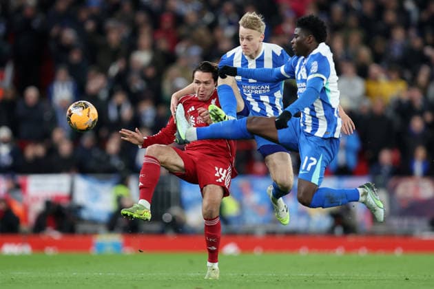 Liverpool gegen Brighton 14. Februar 2026, Liverpool Emirates FA Cup, Vierte Runde Liverpool gegen Brighton Hove Albion Federico Chiesa von Liverpool, Jan Paul Van Hecke von Brighton Hove Albion und Carlos Baleba von Brighton Hove Albion Foto Charlotte Wilson Offside Liverpool UK  Copyright: xCharlottexWilsonx xOffsidexOffside