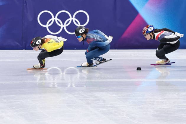 Winter Olympics - Aurelie Leveque At Short Track Speed skating, Eisschnelllauf Women 1000M DESMET Hanne of Team Belgium, Aurelie Leveque of Team France and NOH Dohee of Team Republic of Korea compete in heat 2 of the Short Track Speed Skating Women s 1000m on day eight of the Milano Cortina 2026 Winter Olympic Games, Olympische Spiele, Olympia, OS at Milano Ice Skating Arena on February 14, 2026 in Milan, Italy. Photo by Alexis Jumeau ABACAPRESS.COM Milan Italy  Copyright: xJumeauxAlexis ABACAx