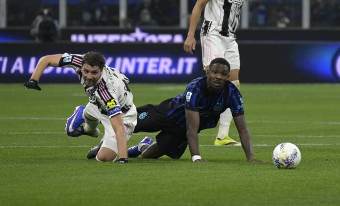 Foto IPP Paolo Bona Milano 14 02 2026 Campionato Serie di Calcio stagione 2025 2026 partita Inter-Juventus Nella foto Marcus Thuram e Manuel Locatelli Italy Photo Press Worldwide Copyright italy Italy ITALY  Copyright: xR4924_italyphotopressx