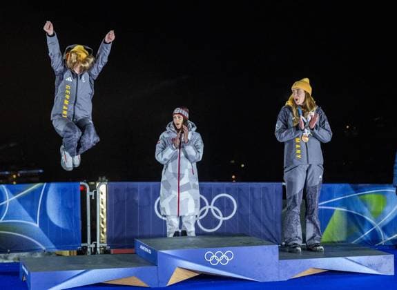 MILANO CORTINA 2026 - OLYMPISCHE WINTERSPIELE - CORTINA D™AMPEZZO - SKELETON FRAUEN ** NUR FÜR REDAKTIONELLE ZWECKE ** EDITORIAL USE ONLY **<p>14 02 2026-Cortina d™Ampezzo: Olympische Winterspiele Milano Cortina 2026 Skeleton Frauen Cortina Sliding Centre im Foto: Jacqueline Pfeifer 6 (GER), Janine Flock 1 (AUT), Susanne Kreher 8 (GER) ( Italien Venetien Cortina d™Ampezzo Copyright: SaschaxFromm *** MILANO CORTINA 2026 OLYMPIC WINTER GAMES CORTINA D™AMPEZZO SKELETON WOMEN FOR EDITORIAL PURPOSES ONLY p 14 02 2026 Cortina d™Ampezzo Olympic Winter Games Milano Cortina 2026 Skeleton Women Cortina Sliding Centre in photo Jacqueline Pfeifer 6 GER , Janine Flock 1 AUT , Susanne Kreher 8 GER Italy Veneto Cortina d™Ampezzo Copyright SaschaxFromm Copyright: SaschaxFromm doc84ks7a5scxf184y79ogw ,EDITORIAL USE ONLY