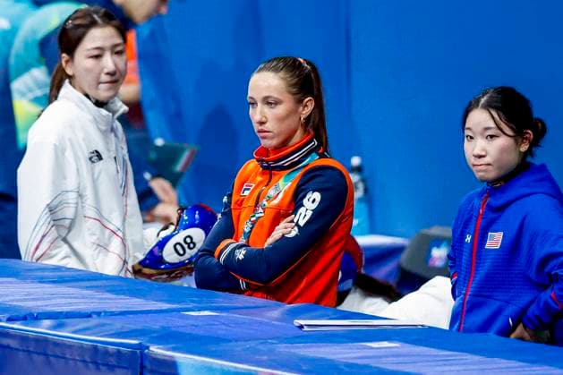 Suzanne Schulting of the Netherlands looks on while watching atheletes Women s 3000m Relay Semifinals, Milano Cortina 2026 Winter Olympics: Day 8, Short Track Speed skating, Eisschnelllauf - Milano Cortina 2026 Winter Olympics: Day 8, Milano Speed Skating Stadium, February 14, 2026, Milan, Italy.