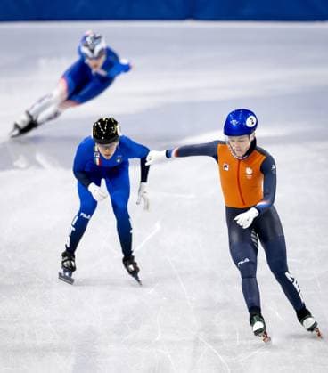 MILAN - Xandra Velzeboer during the 3000-meter relay in the short track Speed skating, Eisschnelllauf event at the Milan Ice Skating Area at the Milan Winter Olympics. ROBIN VAN LONKHUIJSEN ANP xVIxANPxSportx xxANPxIVx 550714999 originalFilename: 550714999.jpg