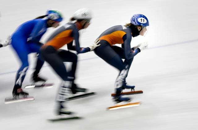 MILAN - Selma Poutsma and Michelle Velzeboer during the 3000-meter relay short track Speed skating, Eisschnelllauf event at the Milan Ice Skating Area at the Milan Winter Olympics. SEM VAN DER WAL ANP xVIxANPxSportx xxANPxIVx 550715652 originalFilename: 550715652.jpg