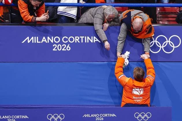 MILAN , 14-02-2026 , Milano Ice Skating Arena , season 2025 2026 , Olympic Winter games, Winterspiele,Spiele, Summer games 2026 - Short Track Short Track 14-02, Picture shows 15090m men Jens van t Wout Olympic Champion and celebrates with his parents Olympic Winter Games 2026 - Short Track Short Track 14-02  x201603706x Copyright: