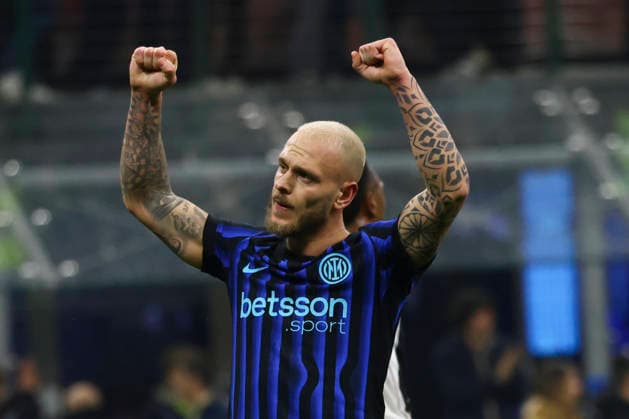 FC Internazionale v Juventus FC - Serie A Federico Dimarco celebrates the victory during the Serie A match between FC Internazionale and Juventus in Milano, Italy, on February 14, 2026, at Giuseppe Meazza Stadium Milano Milano Italy  Copyright: xMairoxCinquettix originalFilename:cinquetti-fcintern260214_npRut.jpg