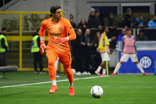 FC Internazionale v Juventus FC - Serie A Yann Sommer plays during the Serie A match between FC Internazionale and Juventus in Milano, Italy, on February 14, 2026, at Giuseppe Meazza Stadium Milano Milano Italy  Copyright: xMairoxCinquettix originalFilename:cinquetti-fcintern260214_nprVX.jpg