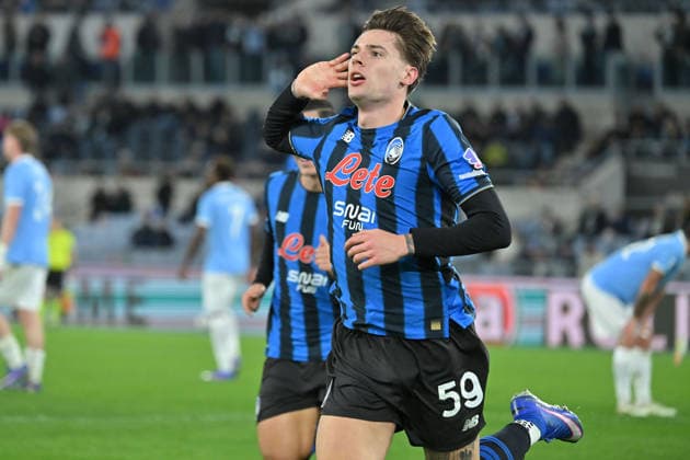 Nicola Zalewski of Atalanta celebrates scoring his goal during the serie A Enilive match between SS Lazio v Atalanta BC at olimpico stadium in Rome, February 14th, 2026 Mattia Vian  Copyright: xMattiaxVian IPAxSportx xipa-agency.netx xx IPA_71524404 IPA_Agency_IPA71524404