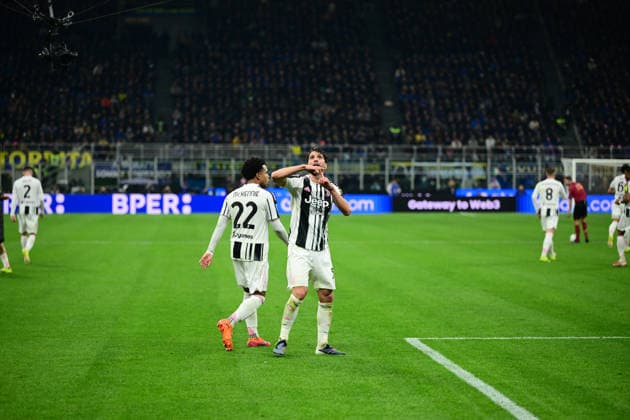 FC Internazionale v Juventus FC - Serie A Manuel Locatelli of Juventus FC celebrates after scoring his team s second goal during the Serie A match between Inter Milan and Juventus at San Siro Stadium in Milan, Italy, on February 14, 2026. Milan Lombardy Italy  Copyright: xAndreaxDiodatox originalFilename:diodato-intermil260214_npPrf.jpg