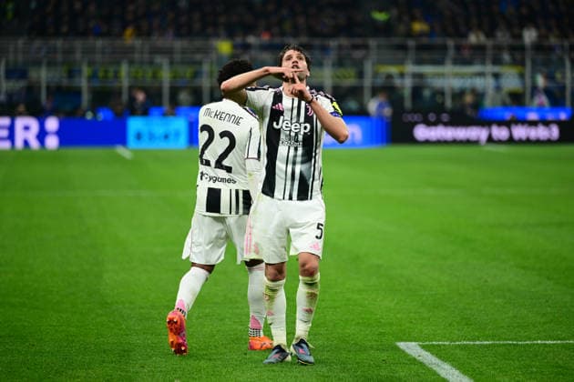 FC Internazionale v Juventus FC - Serie A Manuel Locatelli of Juventus FC celebrates after scoring his team s second goal during the Serie A match between Inter Milan and Juventus at San Siro Stadium in Milan, Italy, on February 14, 2026. Milan Lombardy Italy  Copyright: xAndreaxDiodatox originalFilename:diodato-intermil260214_npVd0.jpg