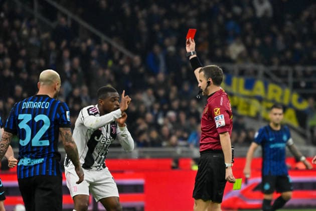 CALCIO - Serie A - FC Inter VS Juventus FC Red card Pierre Kalulu in the Serie A match between Fc Internazionale and Fc Juventus at the Giuseppe Meazza Stadium in Milano, Italy, on February 14, 2026 Milano Italy  Copyright: xIPAxSport ABACAx