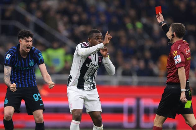 Milan, Italy, 14th February 2026. Alessandro Bastoni of FC Internazionale celebrates as the Referee Federico La Penna shows a red card to Pierre Kalulu of Juventus following a second yellow for an alleged foul on the FC Internazionale defender during the Internazionale vs Juventus Serie A match at Giuseppe Meazza, Milan. Picture credit should read: Jonathan Moscrop Sportimage EDITORIAL USE ONLY. No use with unauthorised audio, video, data, fixture lists, club league logos or live services. Online in-match use limited to 120 images, no video emulation. No use in betting, games or single club league player publications. SPI_008_INTER_JUVE SPI-4524-0008
