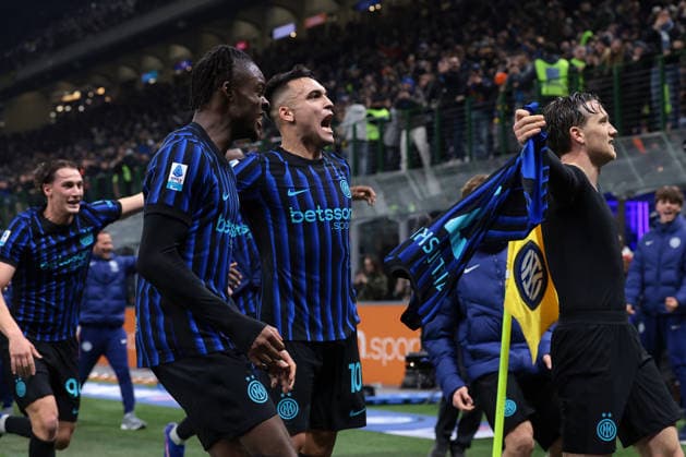 Milan, Italy, 14th February 2026. Piotr Zielinski of FC Internazionale celebrates with team mates after scoring a late goal to give the hosts a 3-2 lead during the Internazionale vs Juventus Serie A match at Giuseppe Meazza, Milan. Picture credit should read: Jonathan Moscrop Sportimage EDITORIAL USE ONLY. No use with unauthorised audio, video, data, fixture lists, club league logos or live services. Online in-match use limited to 120 images, no video emulation. No use in betting, games or single club league player publications. SPI_064_INTER_JUVE SPI-4524-0064