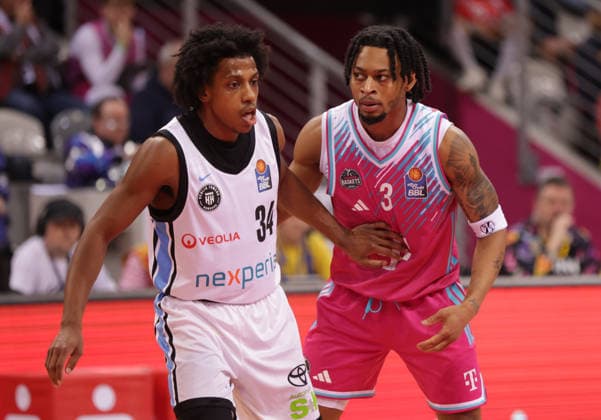 Ross Williams Hamburg, L and Zach Cooks Bonn , Telekom Baskets Bonn vs Veolia Towers Hamburg, easyCredit BBL, Matchday 20, Telekom Dome Bonn, 14 02 2026