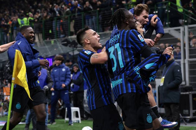 Milan, Italy, 14th February 2026. Piotr Zielinski of FC Internazionale celebrates with team mates after scoring a late goal to give the hosts a 3-2 lead during the Internazionale vs Juventus Serie A match at Giuseppe Meazza, Milan. Picture credit should read: Jonathan Moscrop Sportimage EDITORIAL USE ONLY. No use with unauthorised audio, video, data, fixture lists, club league logos or live services. Online in-match use limited to 120 images, no video emulation. No use in betting, games or single club league player publications. SPI_069_INTER_JUVE SPI-4524-0069