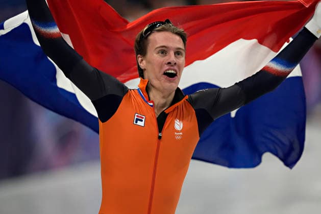 Jens Van t Wout, 2, of Netherlands celebrates his Gold Medal victory in the Men s Short Track Speed skating, Eisschnelllauf 1500m Finals at the Milano Figure skating, Eiskunstlauf Arena in Milan, Italy on Saturday, February 14, 2026. Jens Van t Wout, of Netherlands won the Gold Medal, Daeheon Hwang, of South Korea the Silver Medal and Roberts Kruzbergs, of Latvia the Bronze Medal.  OLY20260214147 RichardxEllis