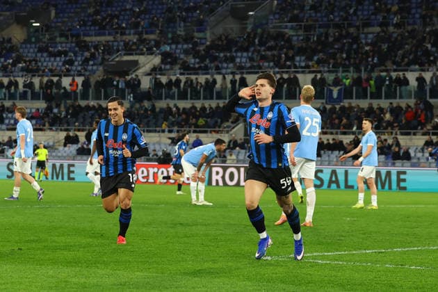 SS Lazio v Atalanta BC - Serie A Atalanta s Nicola Zalewski celebrates after scoring their second goal during the Serie A soccer match between SS Lazio and Atalanta BC at Stadio Olimpico in Rome, Italy, on February 14, 2026. Rome Lazio Italy  Copyright: xCiroxDexLucax originalFilename:deluca-sslazioa260214_npght.jpg