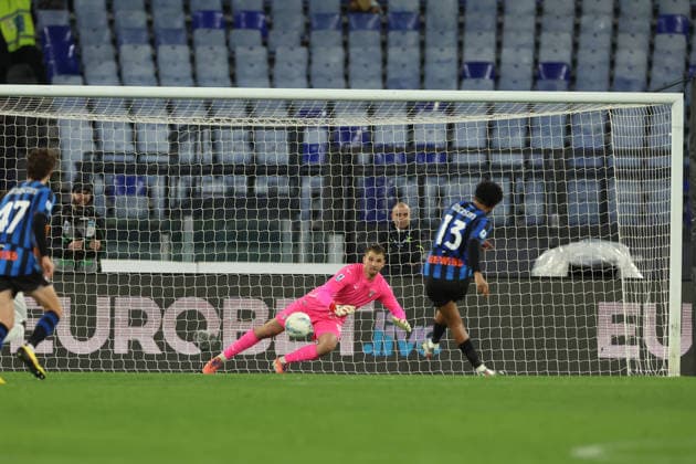 SS Lazio v Atalanta BC - Serie A Atalanta s Ederson Jose Dos Santos scores their first goal on a penalty during the Serie A soccer match between SS Lazio and Atalanta BC at Stadio Olimpico in Rome, Italy, on February 14, 2026. Rome Lazio Italy  Copyright: xCiroxDexLucax originalFilename:deluca-sslazioa260214_npGC1.jpg